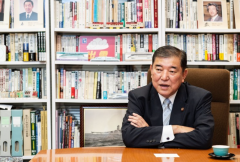 谁是下任日本首相？民调
